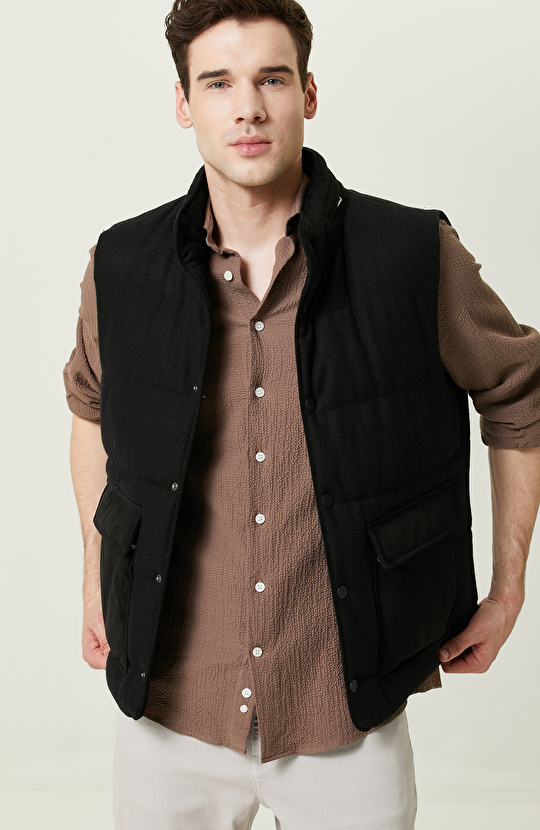 Yan Cep Fermuarlı Dik Yaka Siyah Yelek