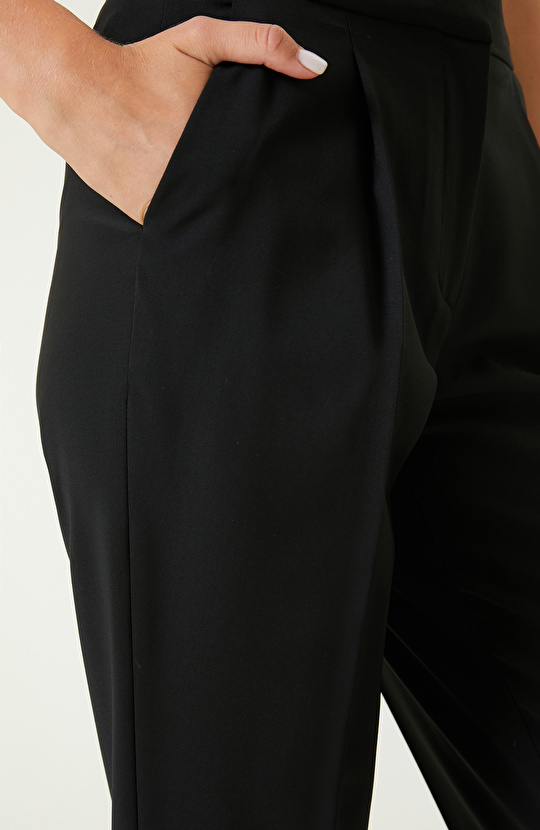 Siyah Düz Kesim Pantolon