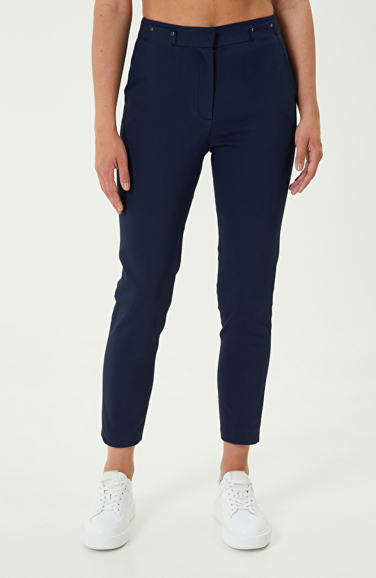 Trok Aksesuarlı Düz Paça Lacivert Pantolon