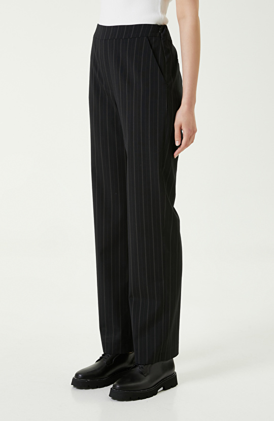 Siyah Çizgili Düz Paça Pantolon