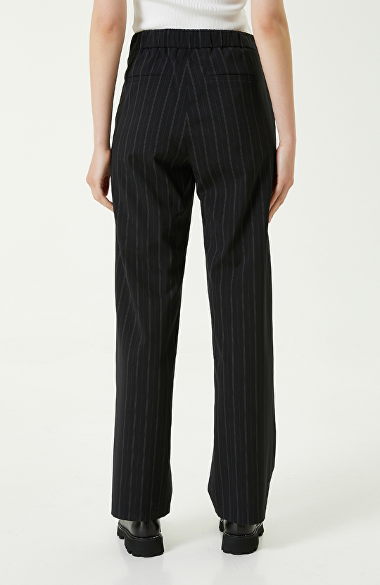 Siyah Çizgili Düz Paça Pantolon