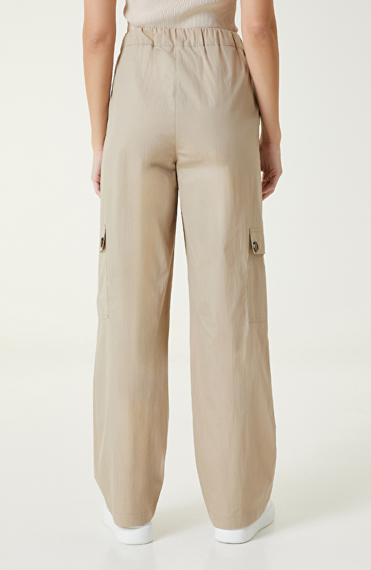 Dikiş Detaylı Düz Paça Bej Pantolon