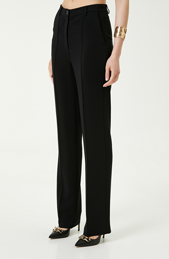 Dikiş Detaylı Bol Paça Siyah Pantolon