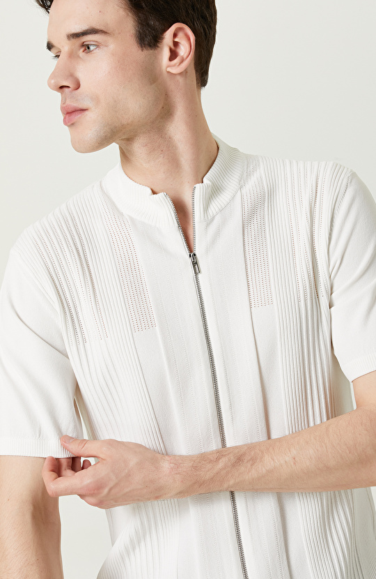 Ekru Kısa Kollu Jakarlı Triko Gömlek