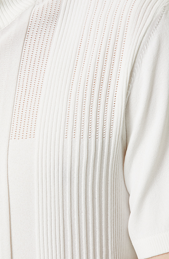 Ekru Kısa Kollu Jakarlı Triko Gömlek