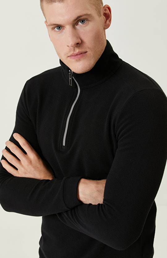 Siyah Dik Yaka Uzun Kollu Sweatshirt