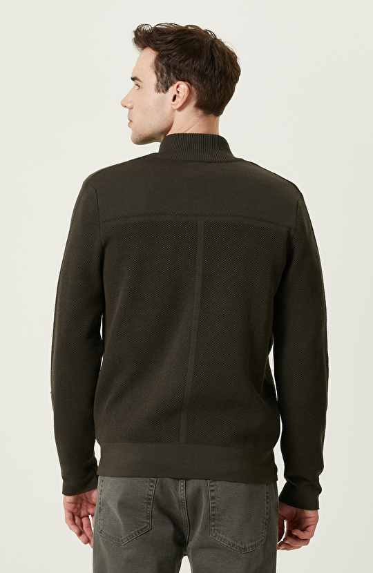 Haki Dik Yakalı Cepli Triko Mont