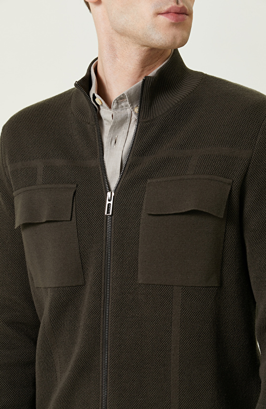 Haki Dik Yakalı Cepli Triko Mont