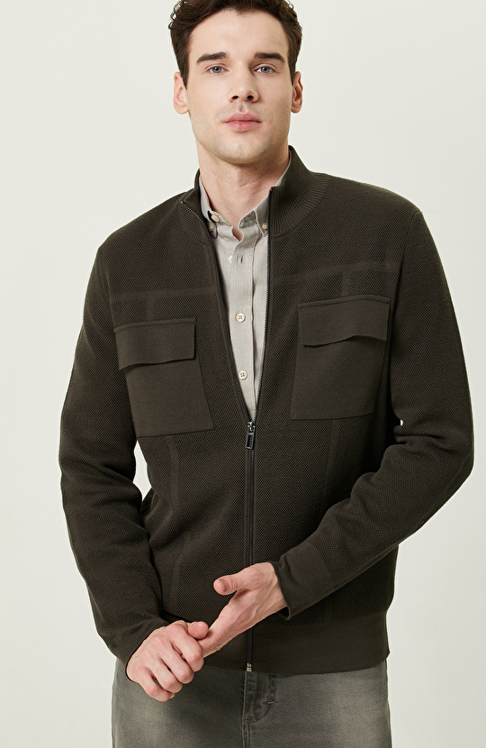 Haki Dik Yakalı Cepli Triko Mont