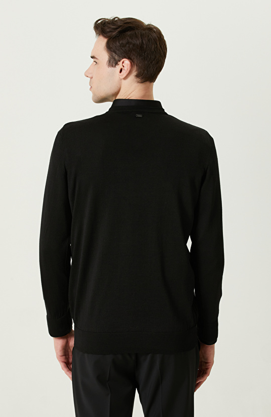 V Yaka Siyah Triko Kazak