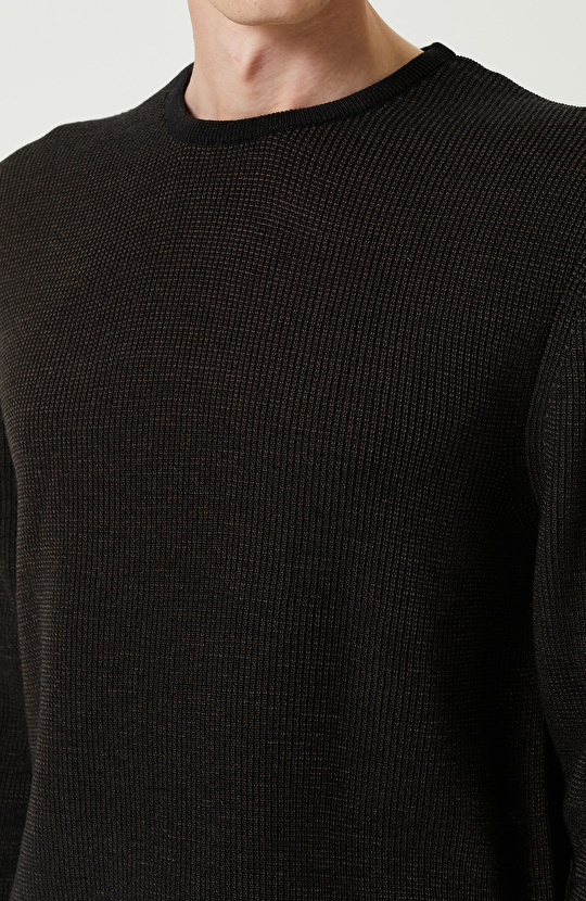 Siyah Jakarlı Triko Kazak