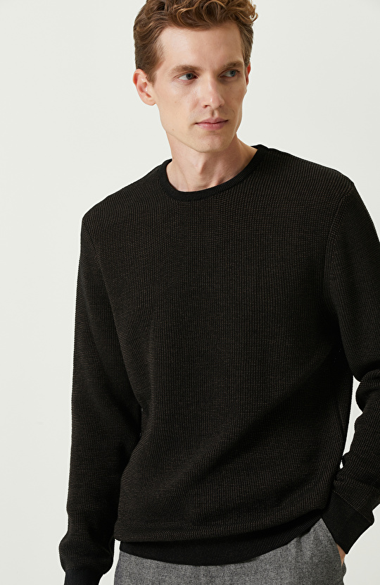 Siyah Jakarlı Triko Kazak