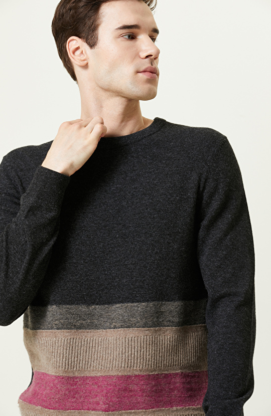 Punch Detaylı Antrasit Triko Kazak