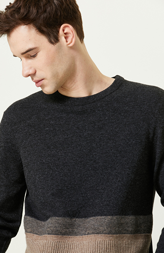 Punch Detaylı Antrasit Triko Kazak