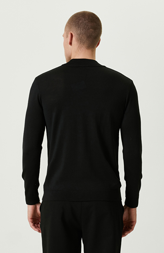 Yarım Balıkçı Yaka Siyah Triko Kazak