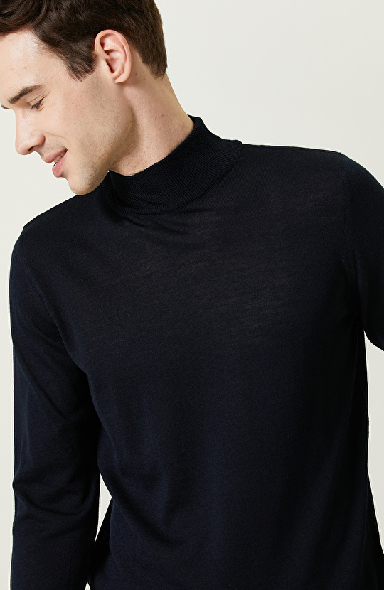 Yarım Balıkçı Yaka Lacivert Triko Kazak