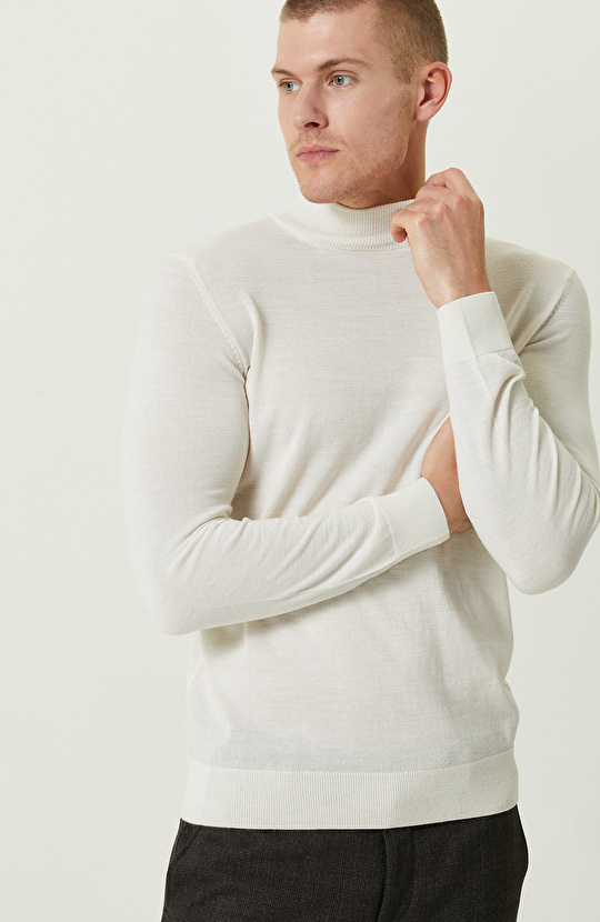 Yarım Balıkçı Yaka Ekru Triko Kazak