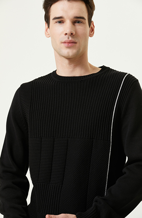 Örgü Detaylı Siyah Triko Kazak