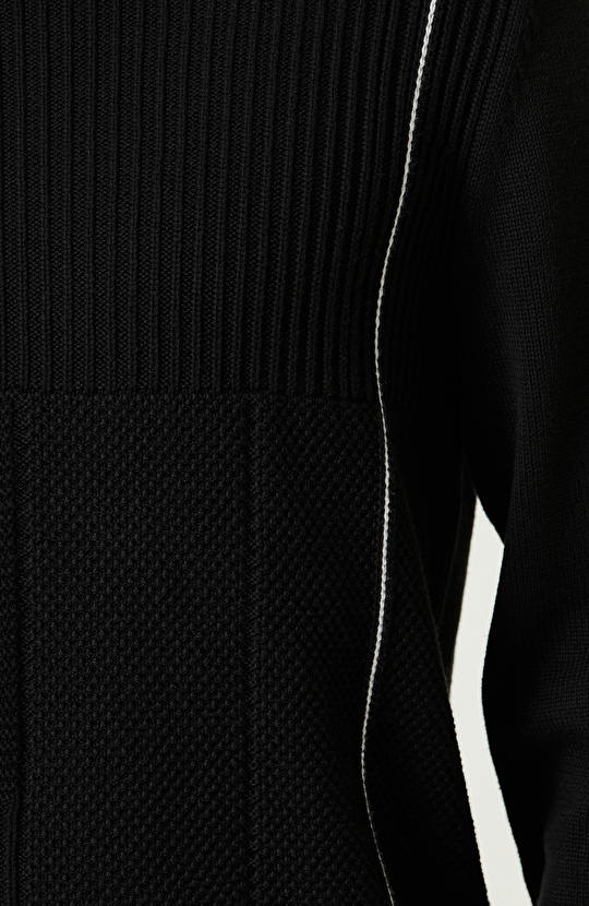 Örgü Detaylı Siyah Triko Kazak