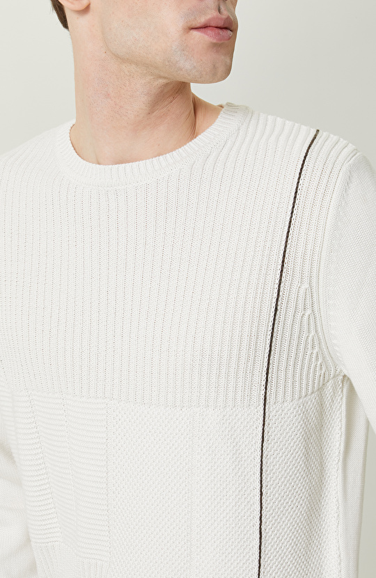 Örgü Detaylı Ekru Triko Kazak