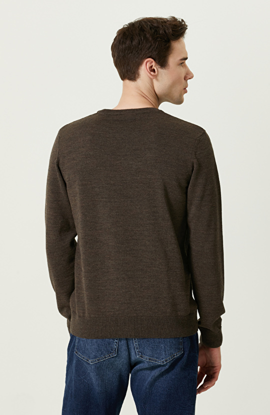 Deri Yapıştırma Cep Detaylı Kahverengi Kazak