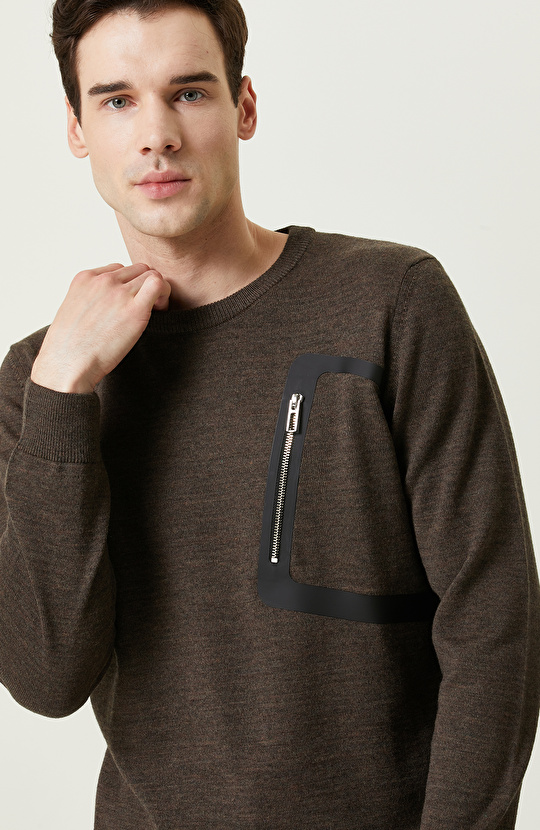 Deri Yapıştırma Cep Detaylı Kahverengi Kazak