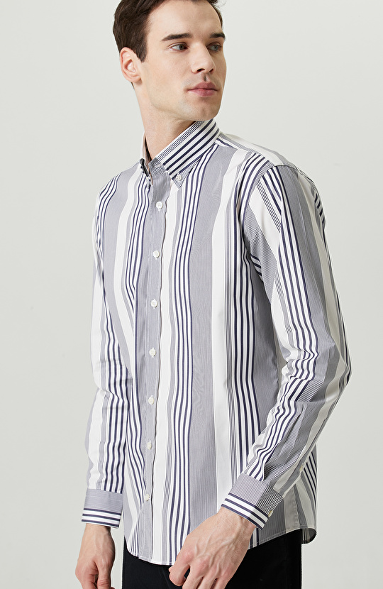 Lacivert Beyaz Çizgili Gömlek