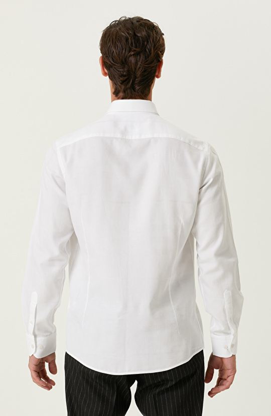 Beyaz Jakarlı Gömlek