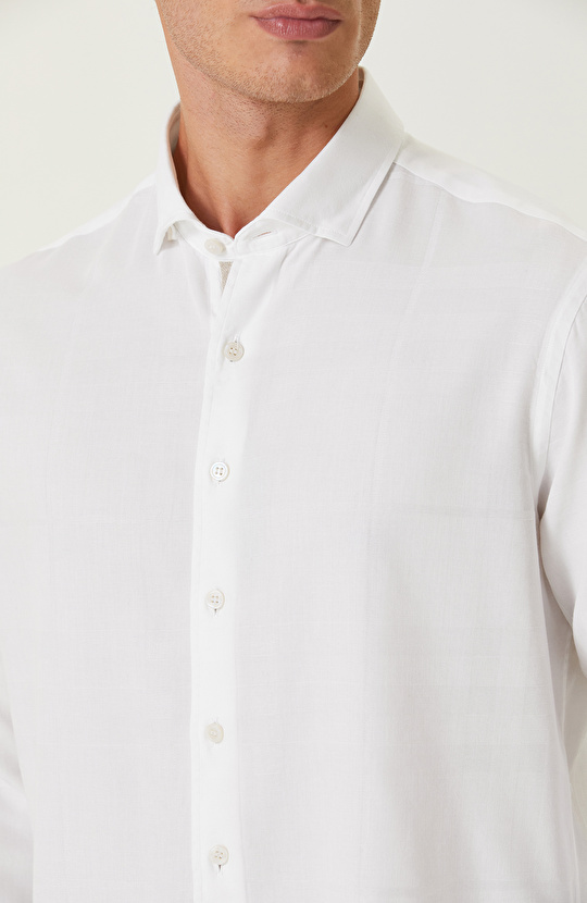 Beyaz Jakarlı Gömlek