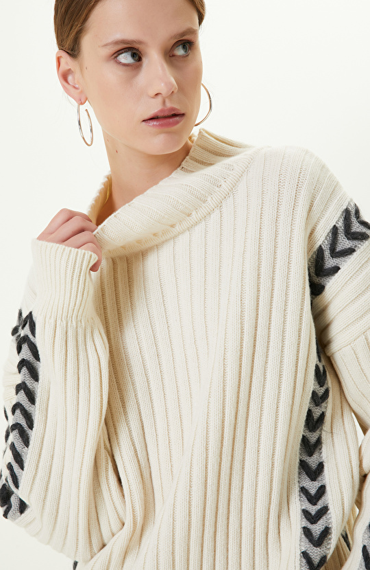 Ekru Dik Yaka Triko Kazak