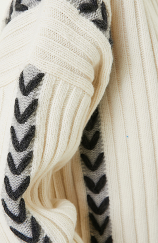 Ekru Dik Yaka Triko Kazak