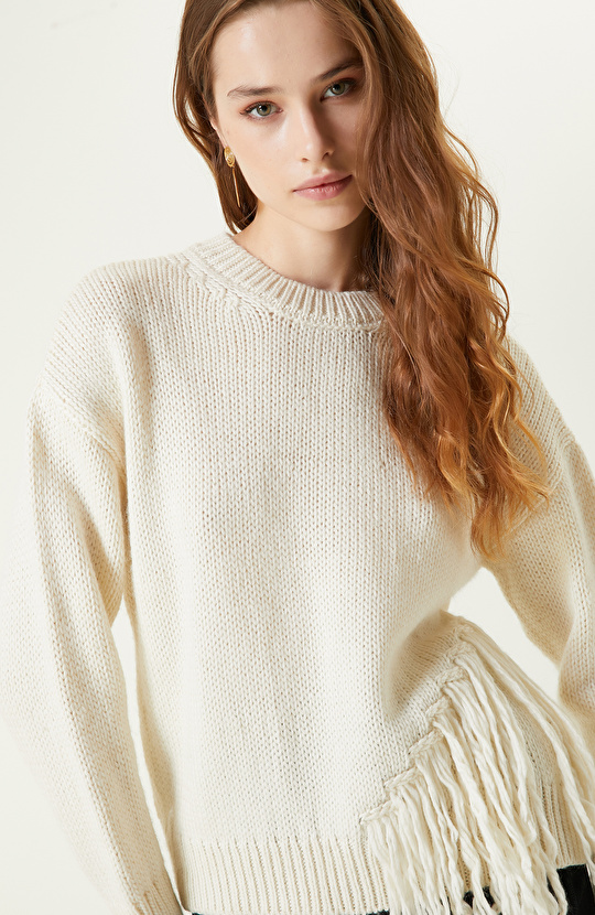 Ekru Etek Ucu Püskül Detaylı Triko Kazak