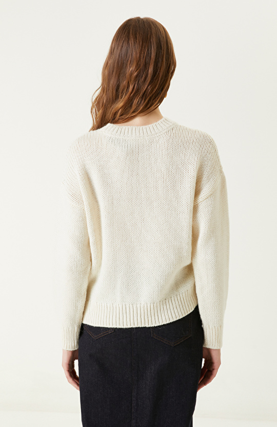 Ekru Etek Ucu Püskül Detaylı Triko Kazak