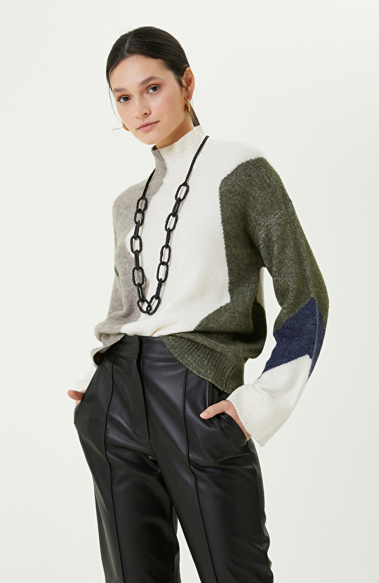 Renkli Desenli Dik Yaka Triko Kazak