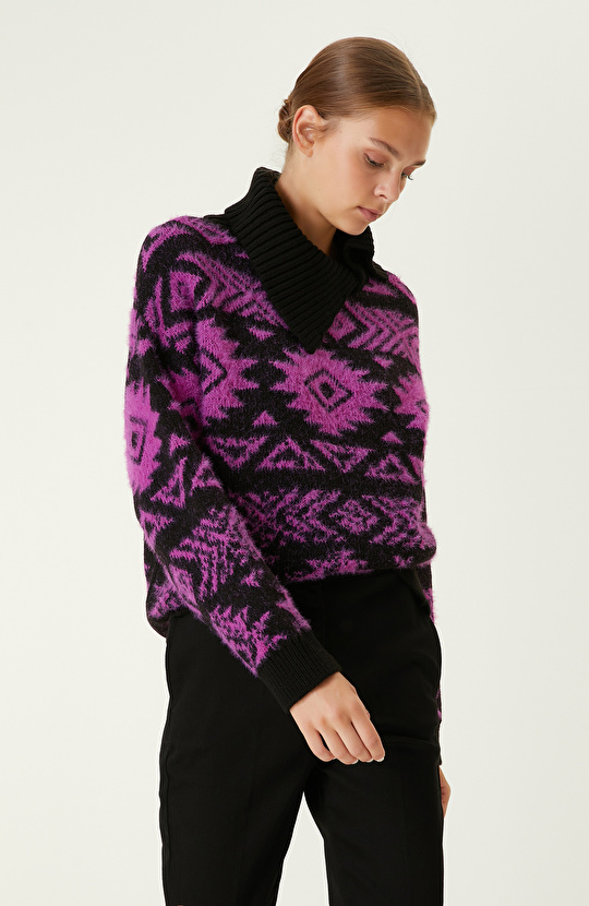 Siyah Fuşya Etnik Desenli Triko Kazak