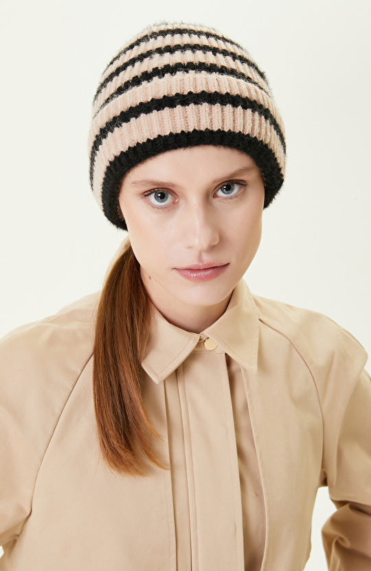 Kahverengi Çizgili Kadın Bere