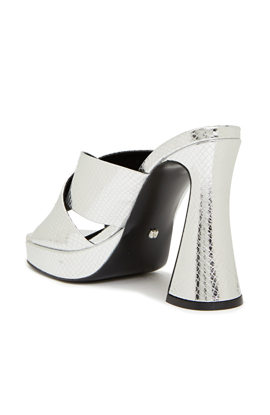 Gümüş Rengi Kadın Deri Terlik