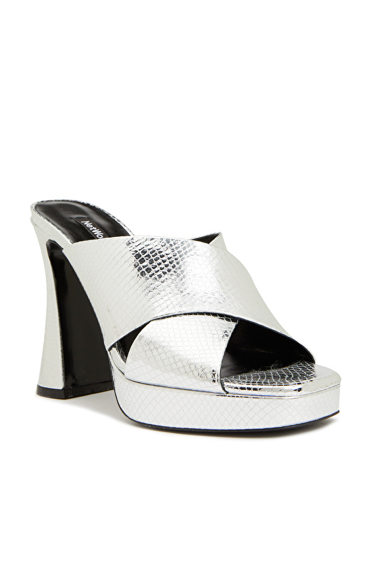 Gümüş Rengi Kadın Deri Terlik