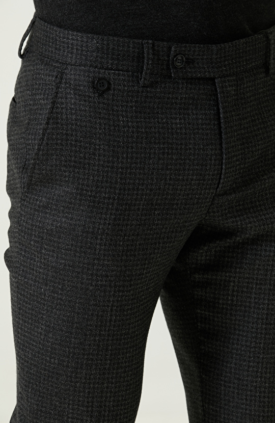 Desenli Siyah Pantolon