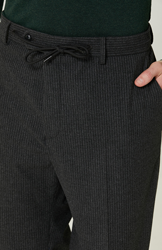 Düz Paça Yan Cepli Antrasit Çizgili Pantolon