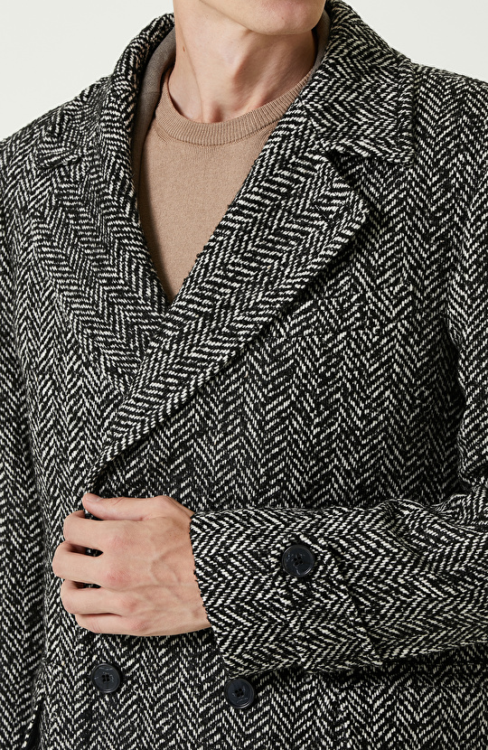 Siyah Beyaz Kruvaze Yaka Palto