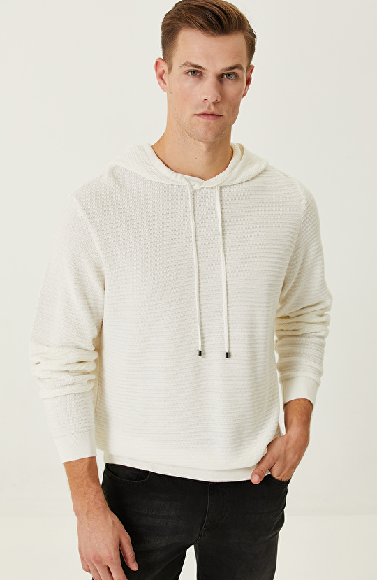 Ekru Kapüşonlu Kazak