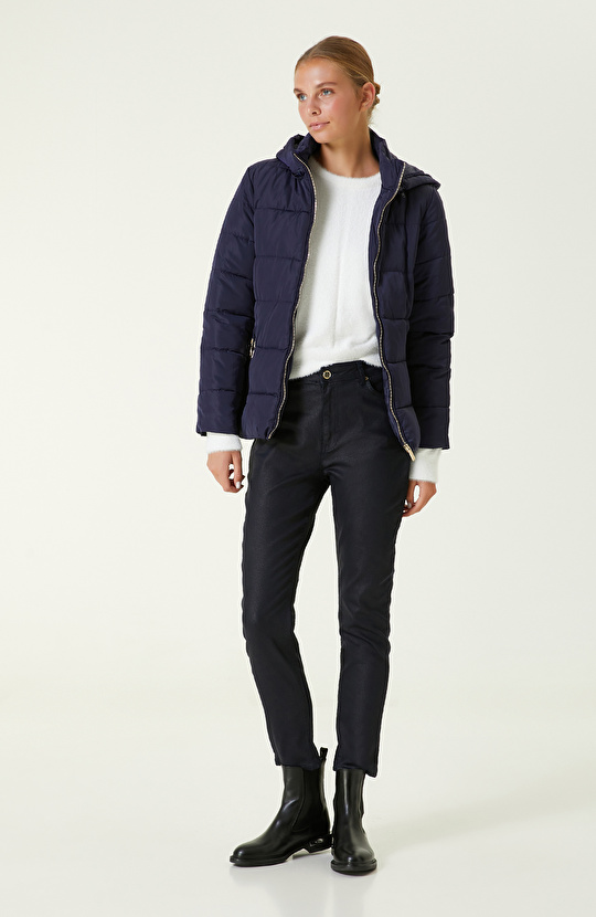 Lacivert Kapitoneli Mont