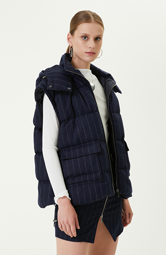 Kolsuz Kapüşon Yaka Lacivert Çizgili Yelek