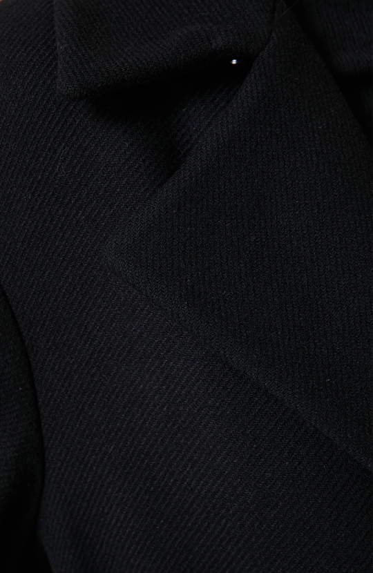 Siyah Yakası Kürklü Kemerli Manto