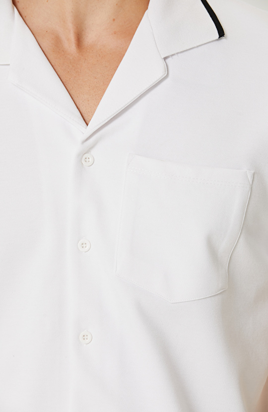 Beyaz Polo Yaka Gömlek