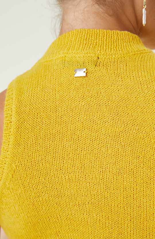 Sarı Dik Yaka Süveter