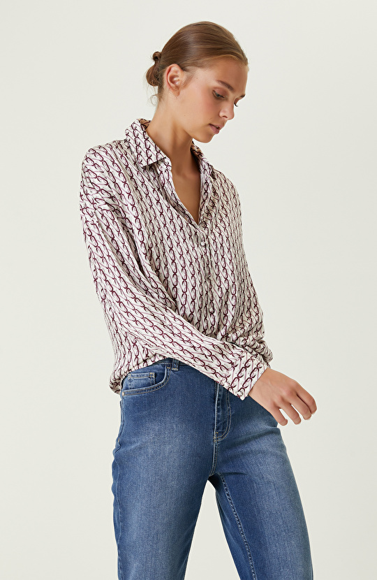 Ekru Bordo Logo Desenli Gömlek