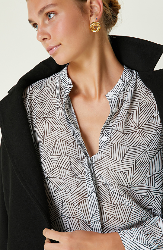 Beyaz Desenli Gömlek