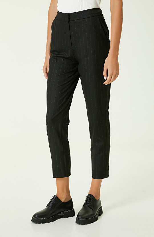 Siyah Çizgili Pantolon